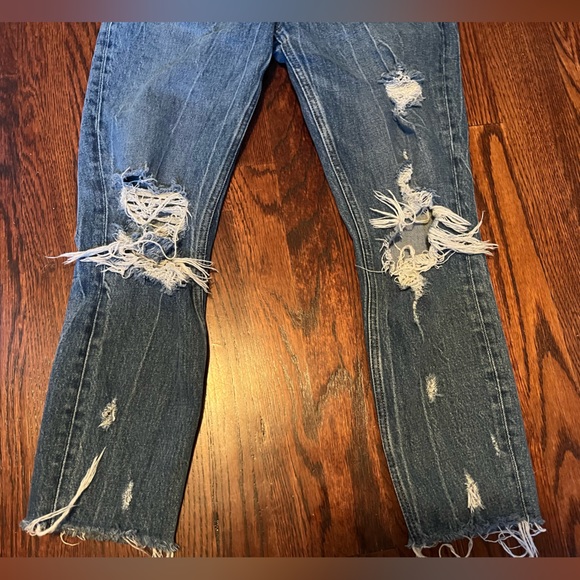 Abercrombie and Fitch High Rise Mom Jeans - Picture 2 of 9